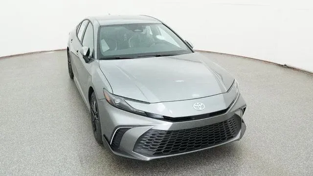 2026 Toyota Camry SE thumbnail 18