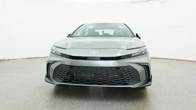 2026 Toyota Camry SE thumbnail 19