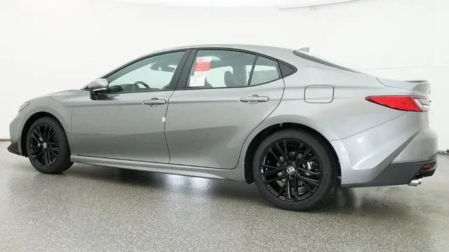 2026 Toyota Camry SE thumbnail 4