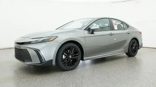 2026 Toyota Camry SE thumbnail 6
