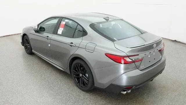 2026 Toyota Camry SE thumbnail 9