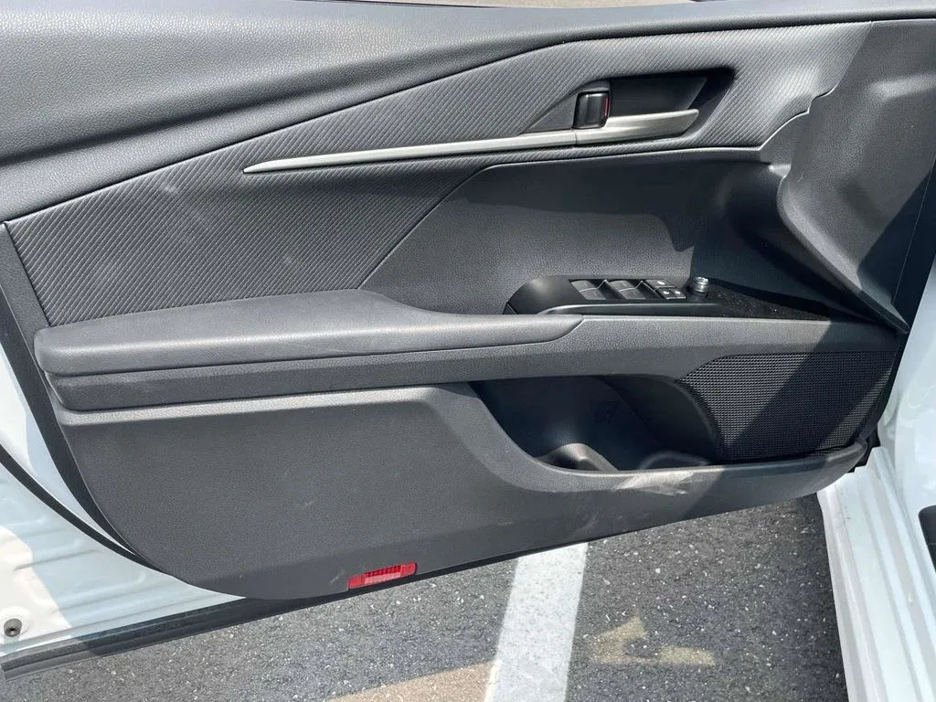 2026 Toyota Camry SE thumbnail 14