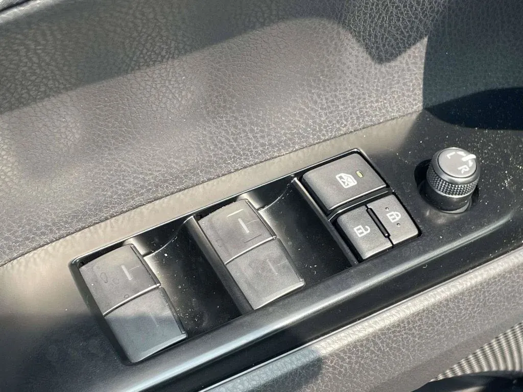 2026 Toyota Camry SE thumbnail 15
