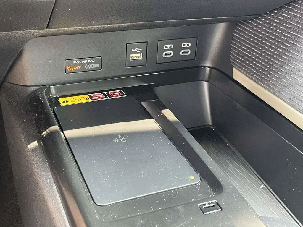 2026 Toyota Camry SE thumbnail 19