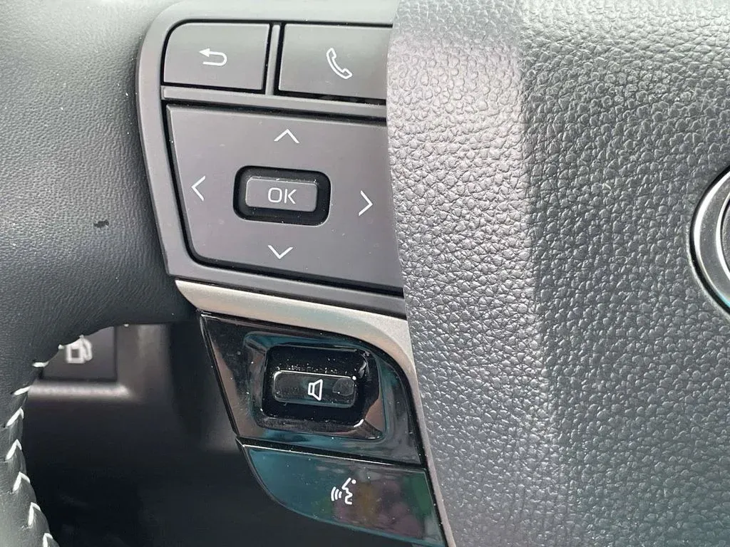 2026 Toyota Camry SE thumbnail 23