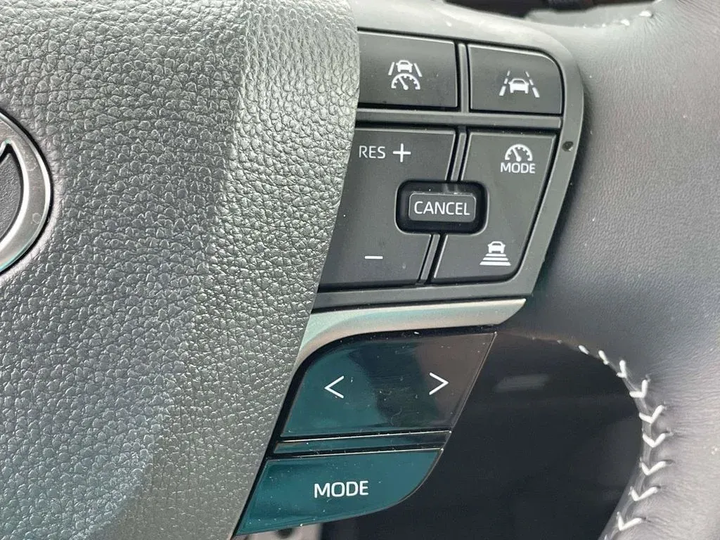 2026 Toyota Camry SE thumbnail 24