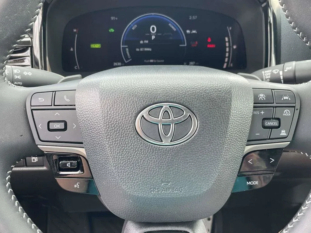 2026 Toyota Camry SE thumbnail 25