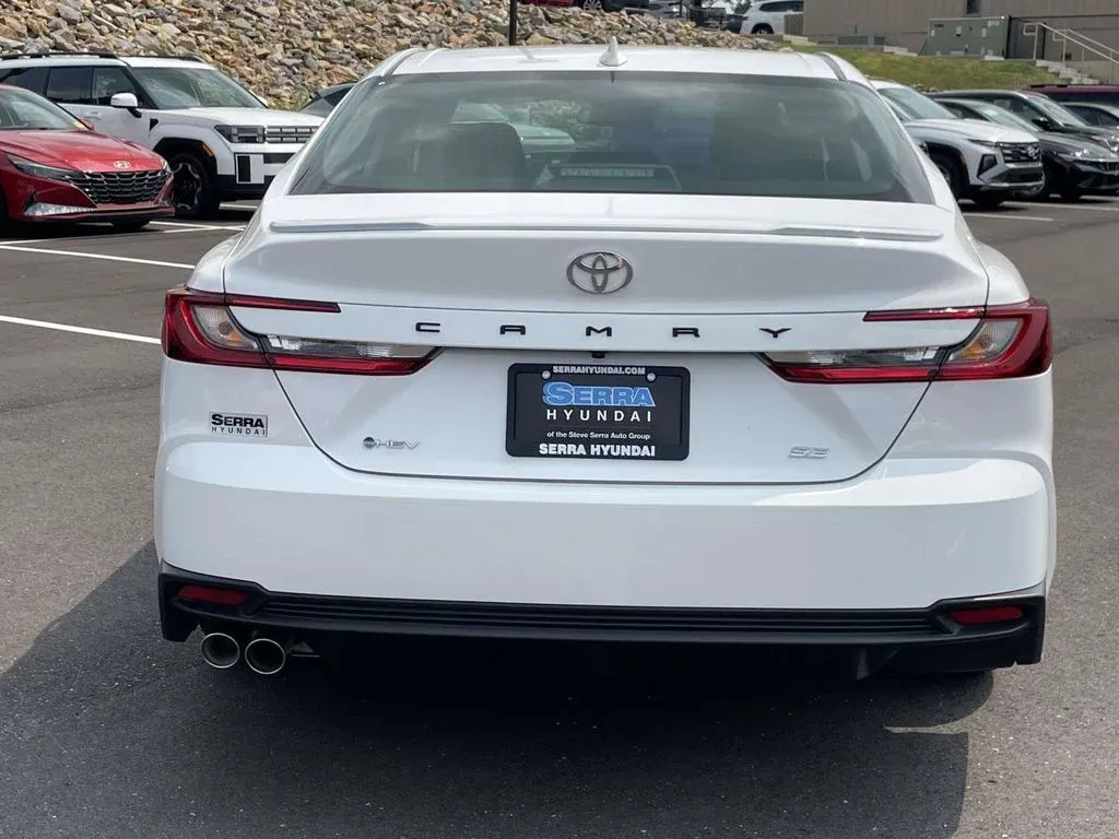 2026 Toyota Camry SE thumbnail 4