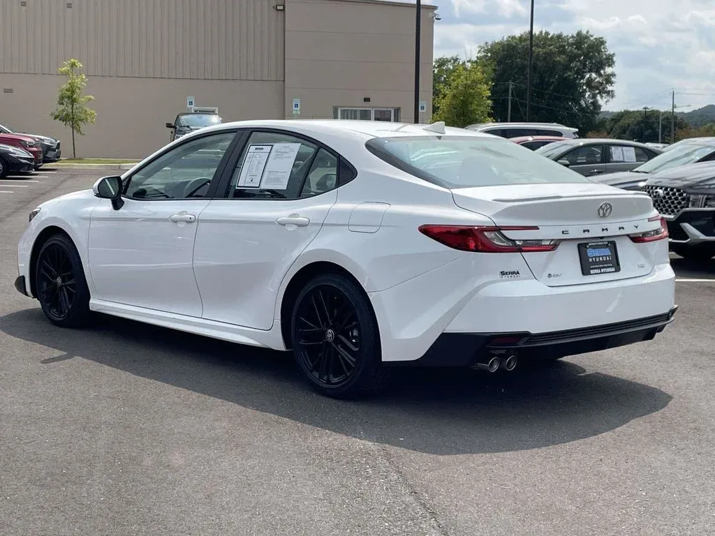 2026 Toyota Camry SE thumbnail 5
