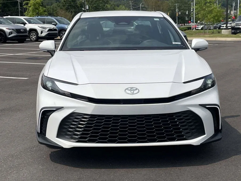 2026 Toyota Camry SE thumbnail 8
