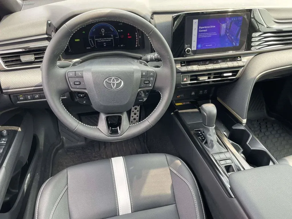 2026 Toyota Camry SE thumbnail 9