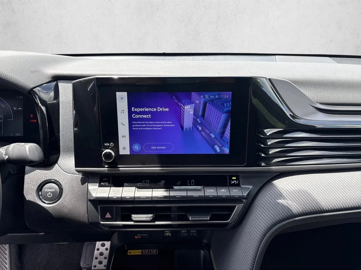 2026 Toyota Camry SE thumbnail 13