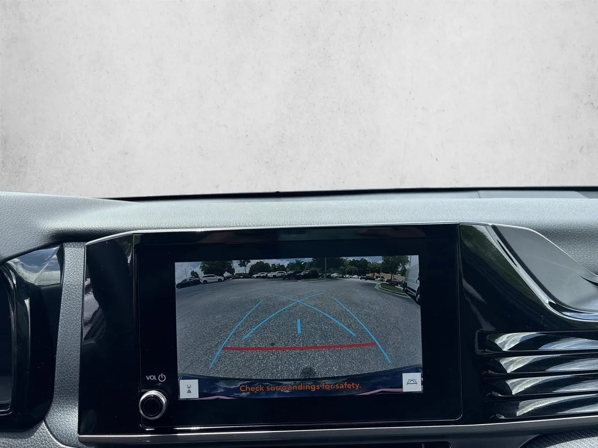2026 Toyota Camry SE thumbnail 14