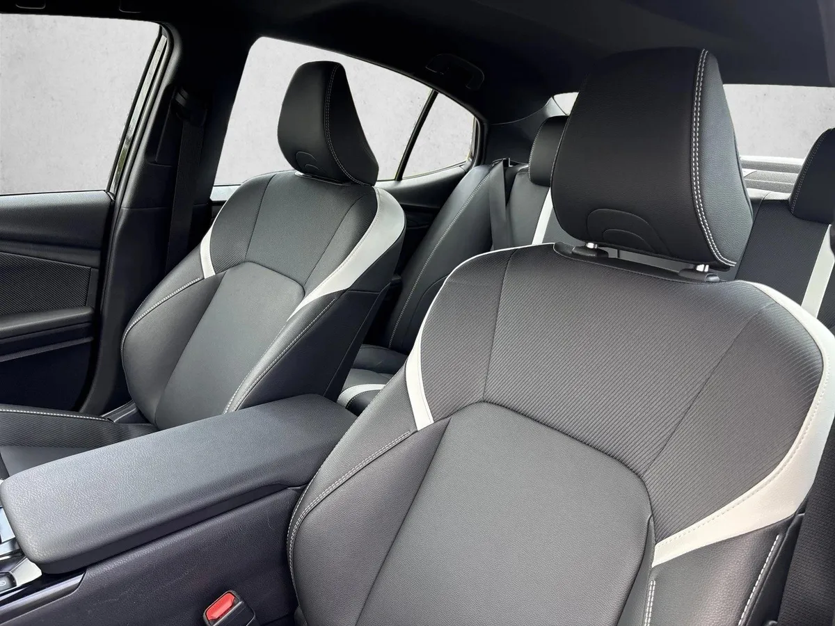 2026 Toyota Camry SE thumbnail 16
