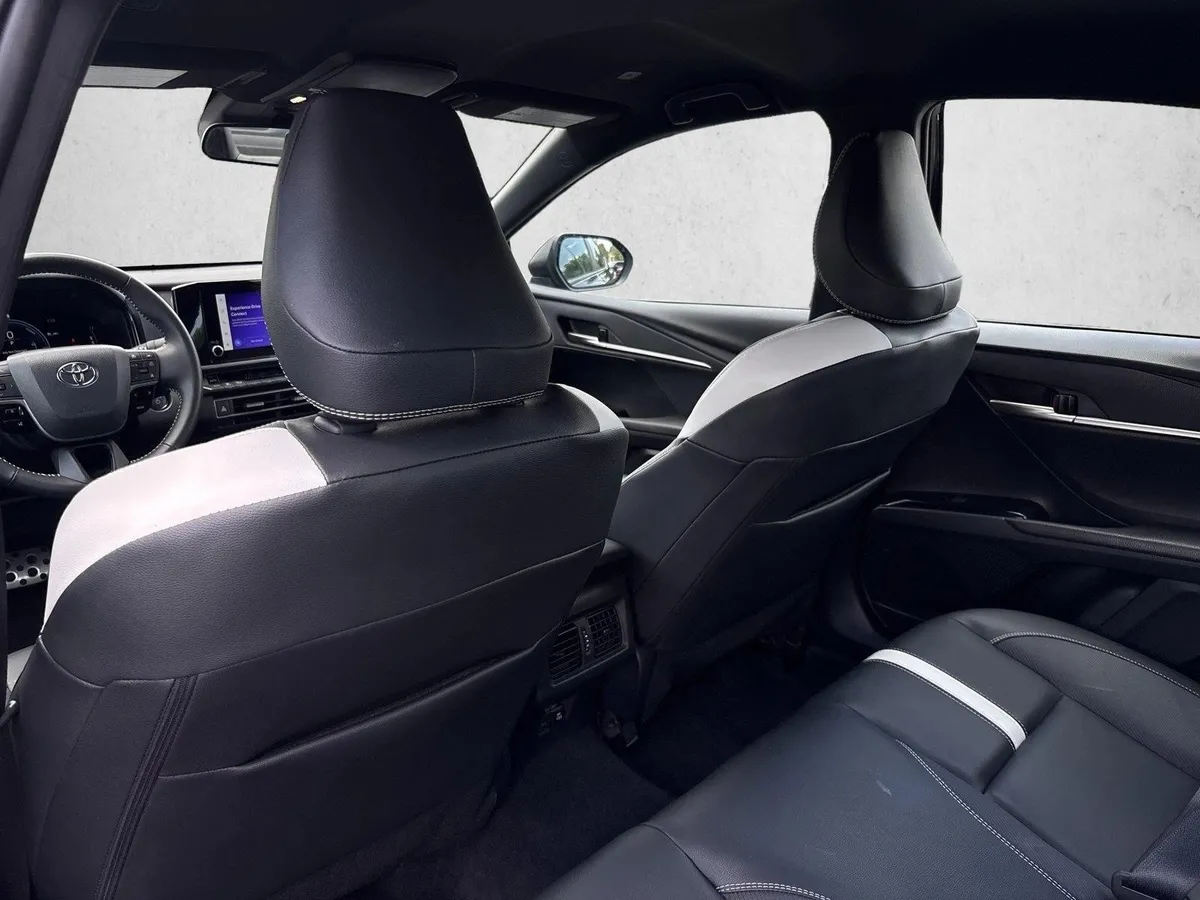 2026 Toyota Camry SE thumbnail 17