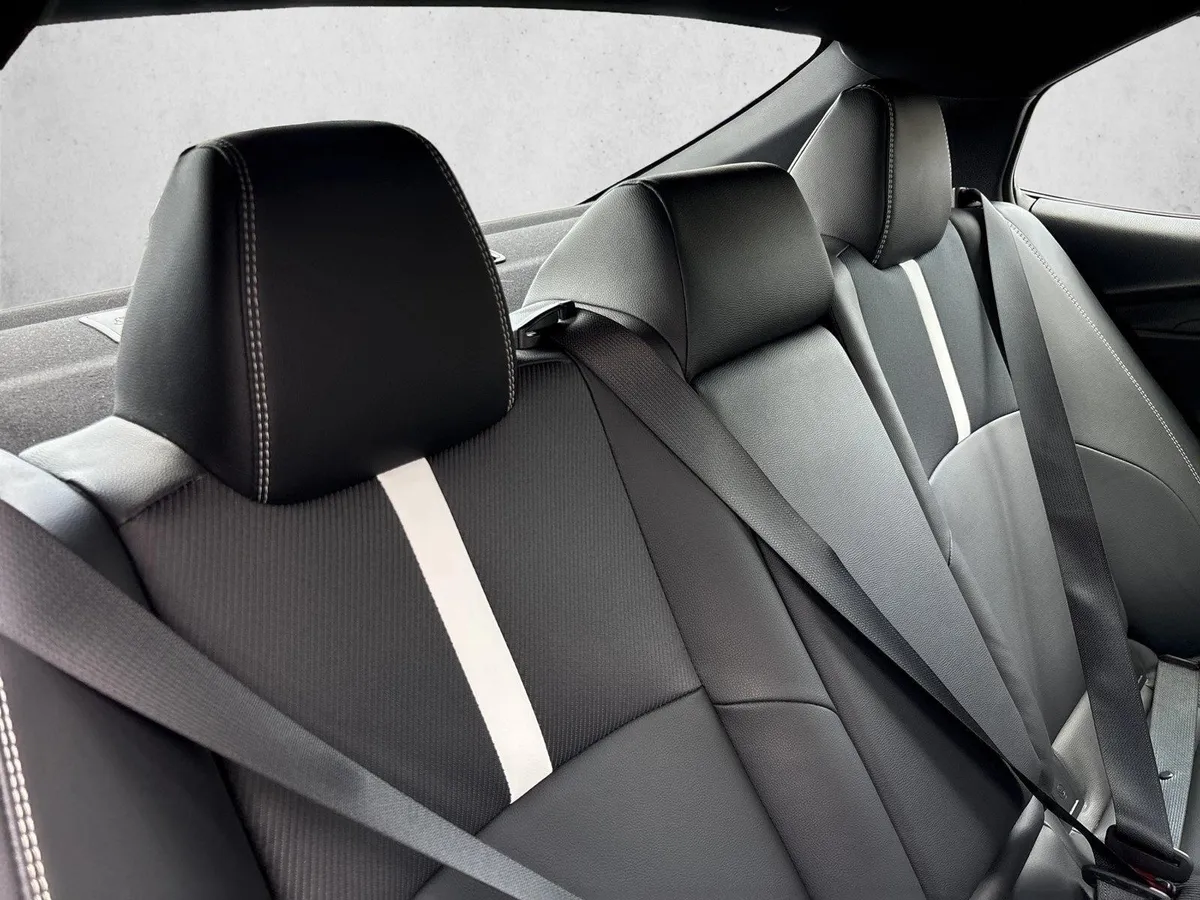 2026 Toyota Camry SE thumbnail 21