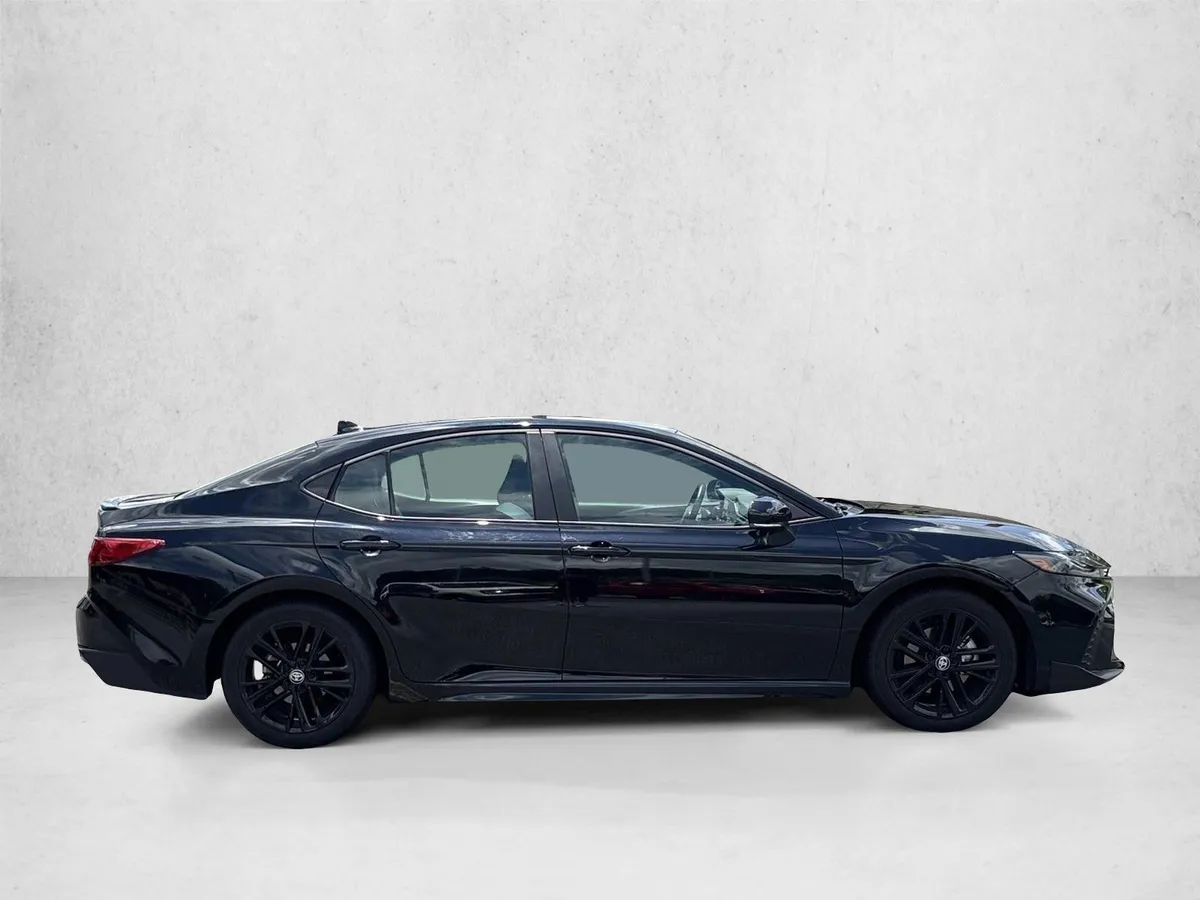 2026 Toyota Camry SE thumbnail 4