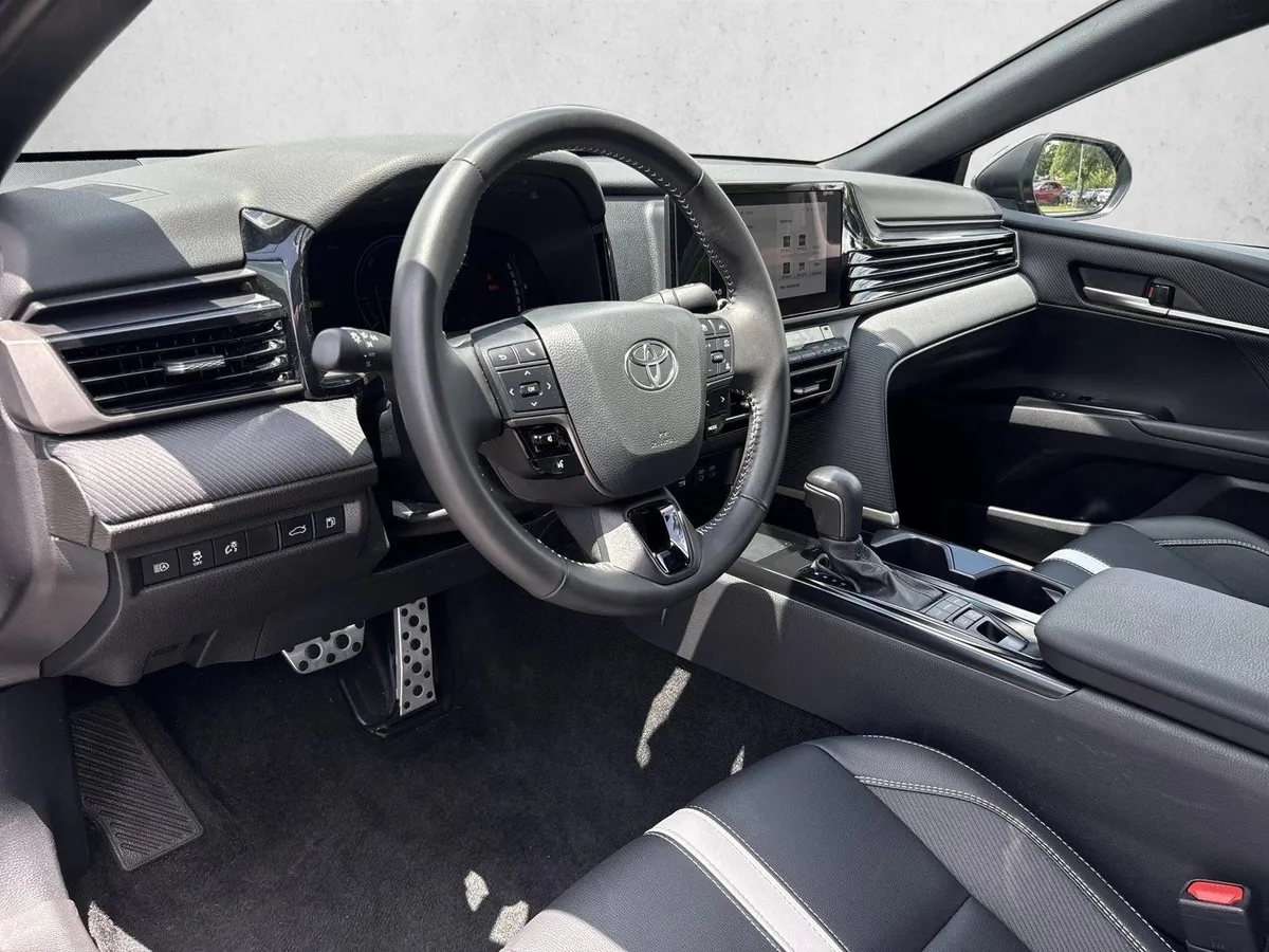 2026 Toyota Camry SE thumbnail 9