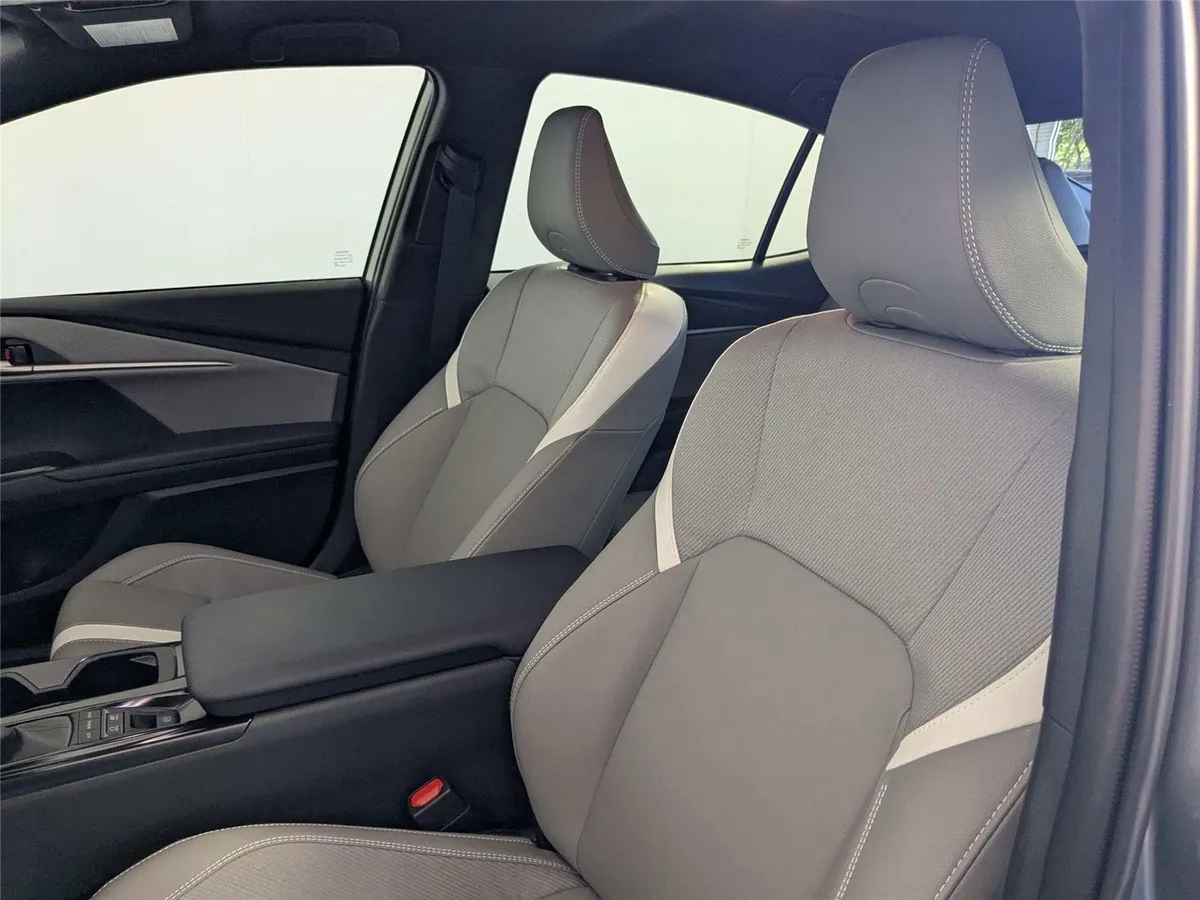 2026 Toyota Camry SE thumbnail 11