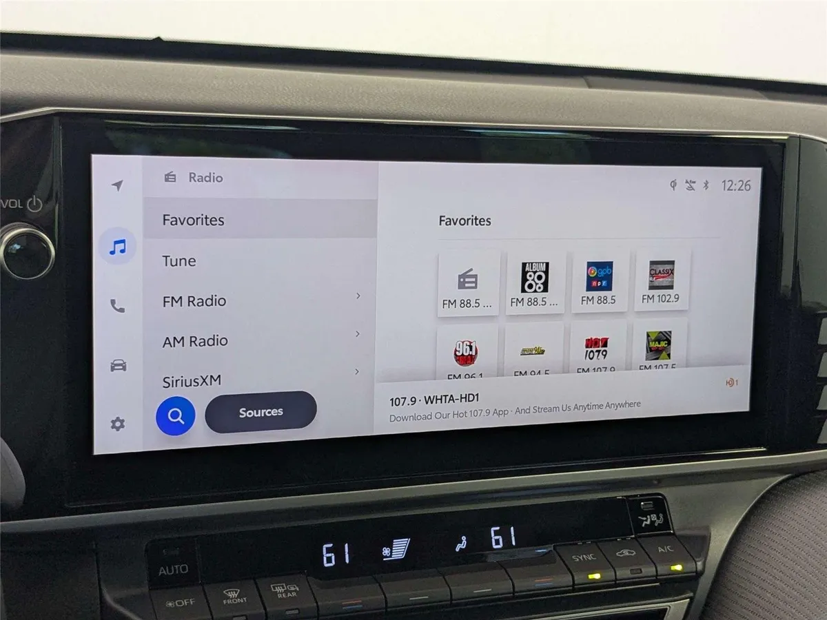 2026 Toyota Camry SE thumbnail 19