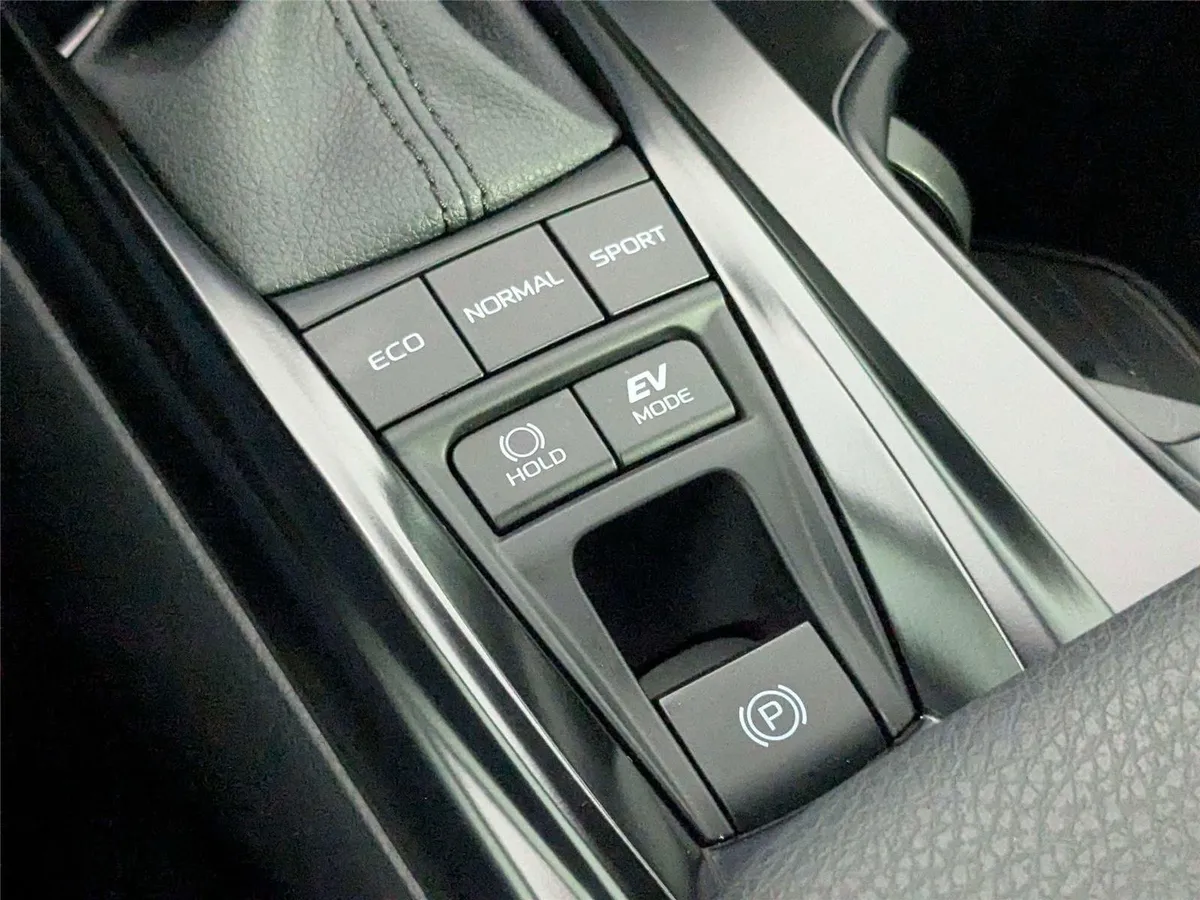 2026 Toyota Camry SE thumbnail 24