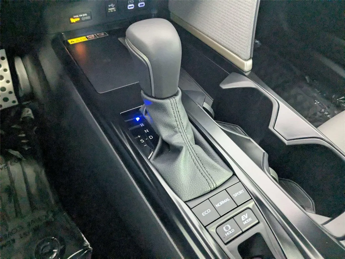 2026 Toyota Camry SE thumbnail 25
