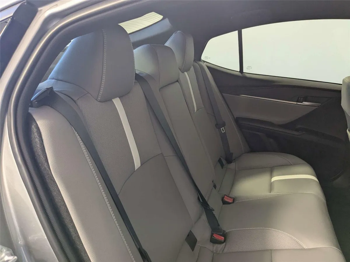 2026 Toyota Camry SE thumbnail 27