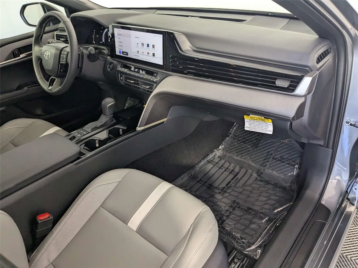 2026 Toyota Camry SE thumbnail 30