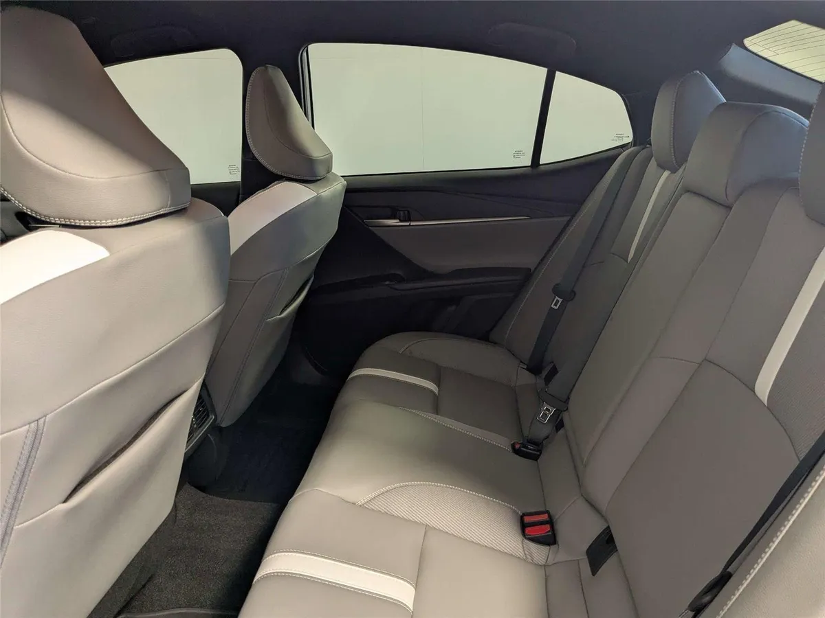 2026 Toyota Camry SE thumbnail 34