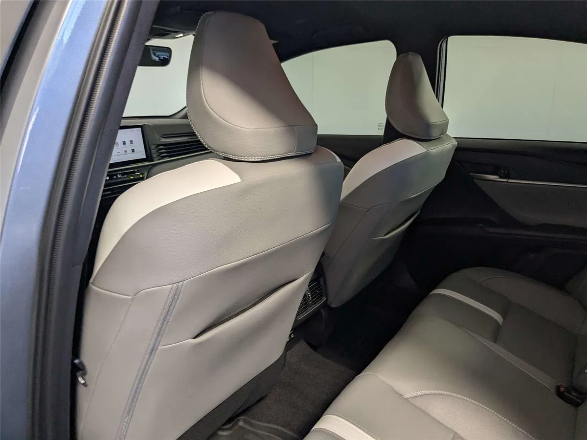 2026 Toyota Camry SE thumbnail 35