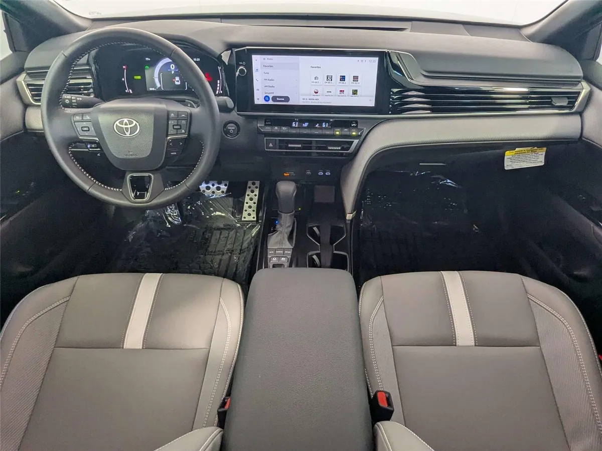 2026 Toyota Camry SE thumbnail 36