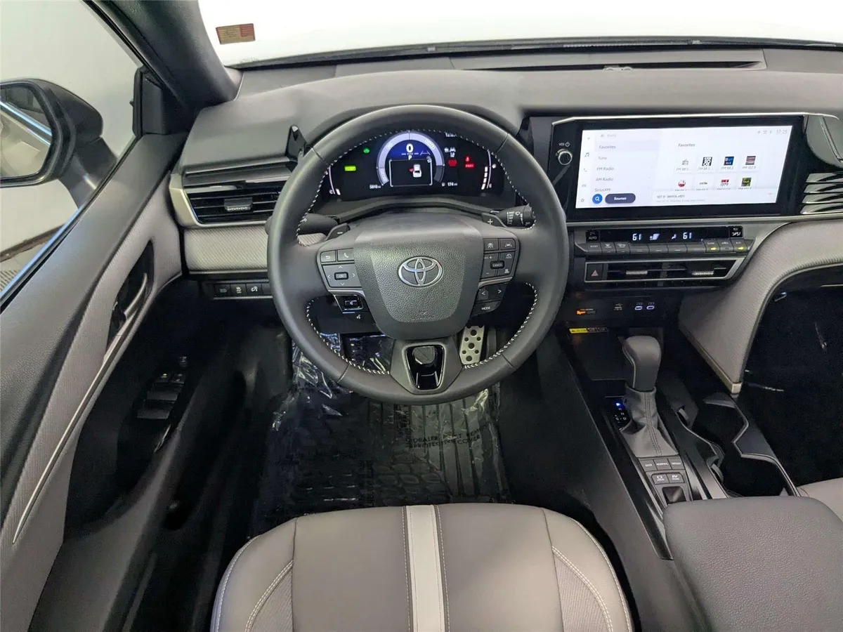 2026 Toyota Camry SE thumbnail 37