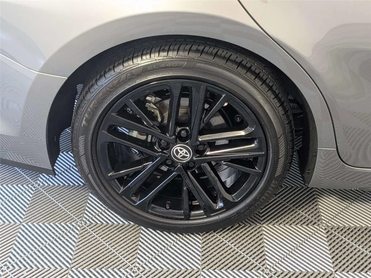 2026 Toyota Camry SE thumbnail 8
