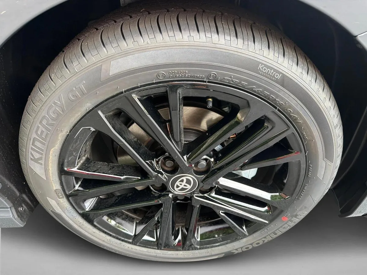 2026 Toyota Camry SE thumbnail 12