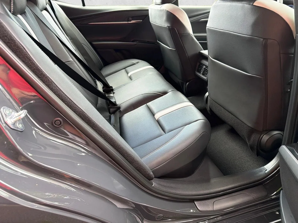2026 Toyota Camry SE thumbnail 15