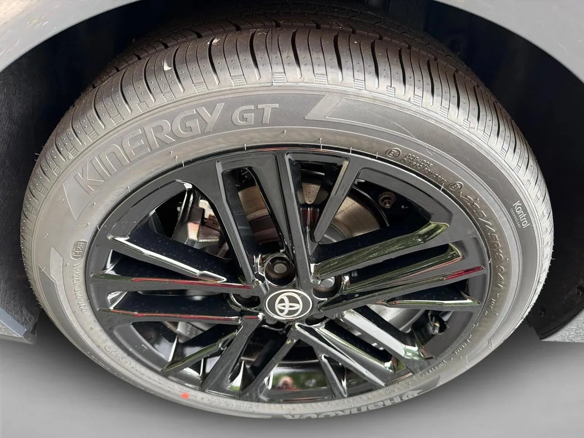 2026 Toyota Camry SE thumbnail 17