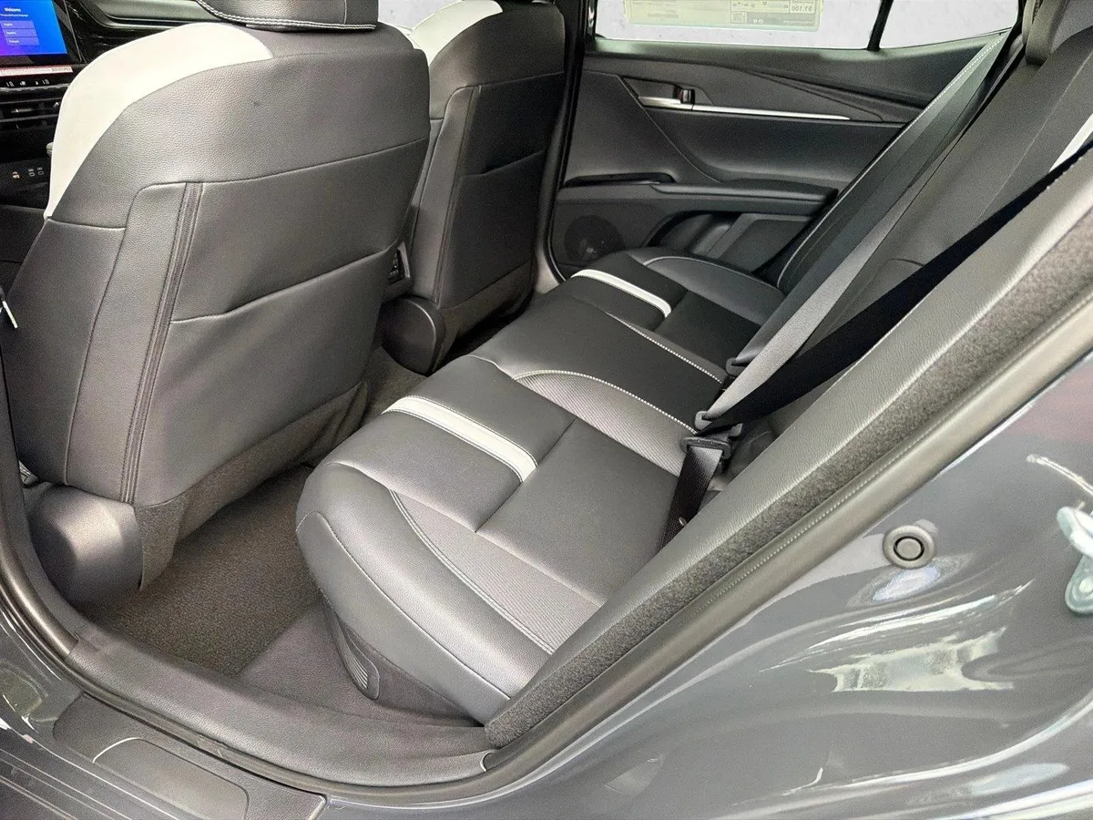 2026 Toyota Camry SE thumbnail 20