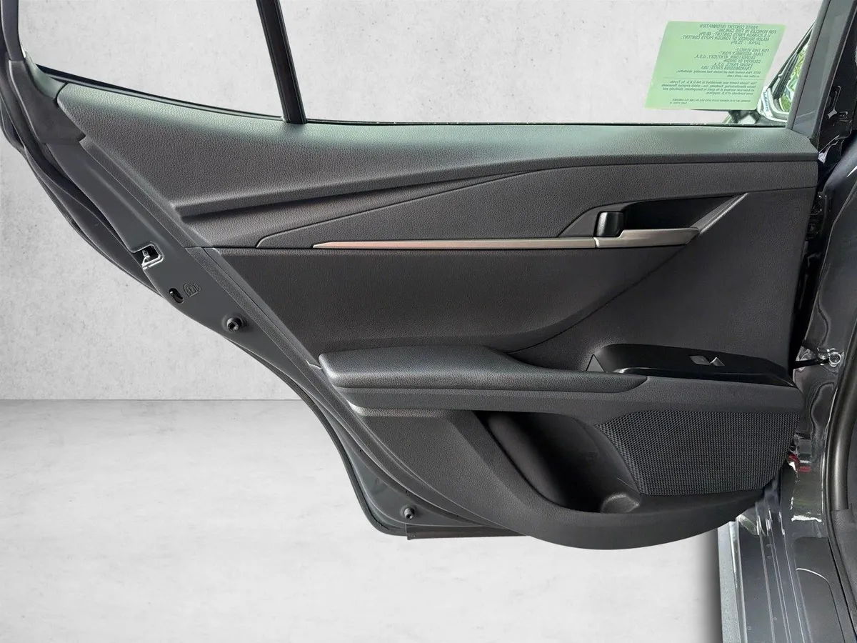 2026 Toyota Camry SE thumbnail 21