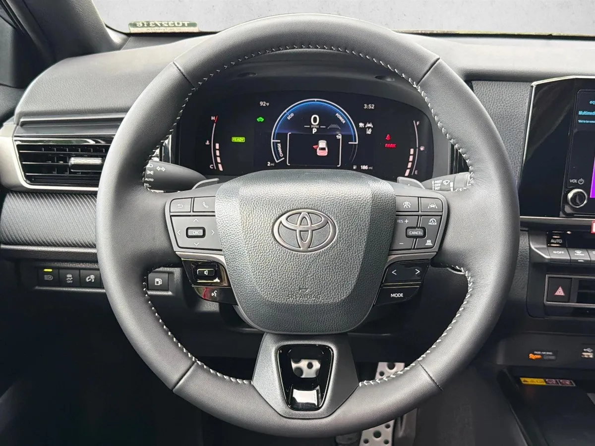 2026 Toyota Camry SE thumbnail 23