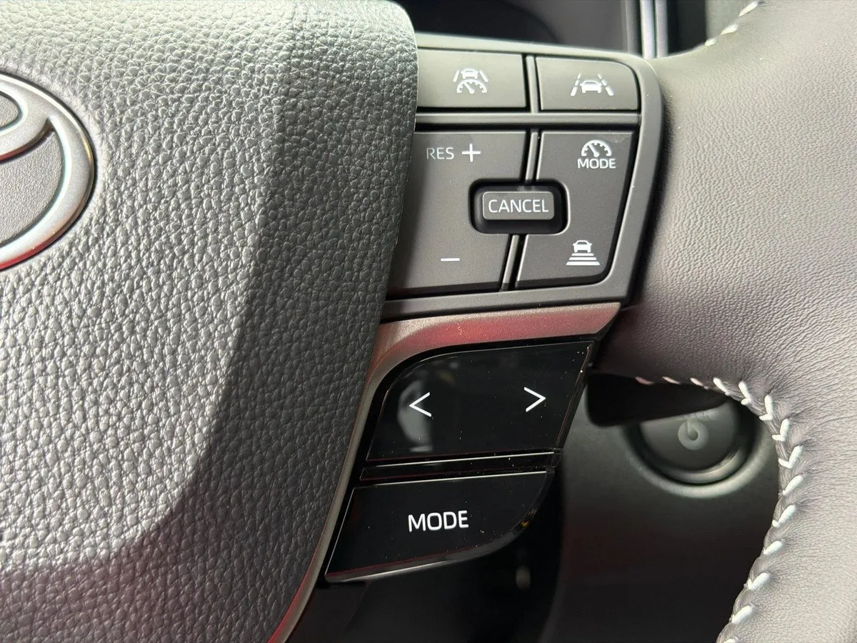 2026 Toyota Camry SE thumbnail 25