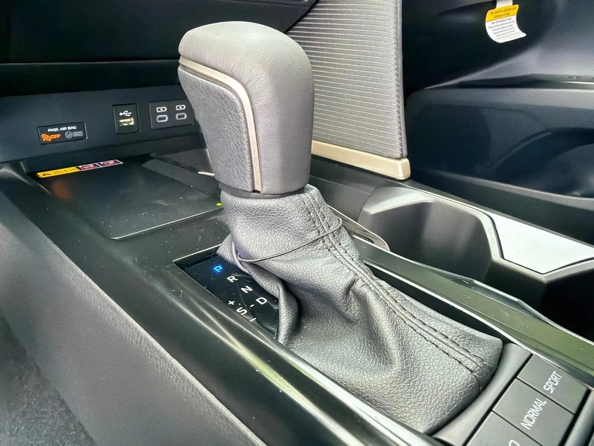 2026 Toyota Camry SE thumbnail 30