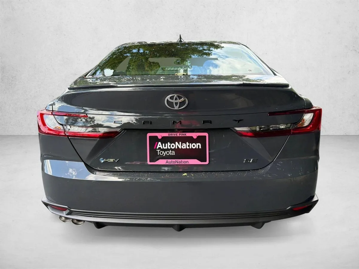 2026 Toyota Camry SE thumbnail 4