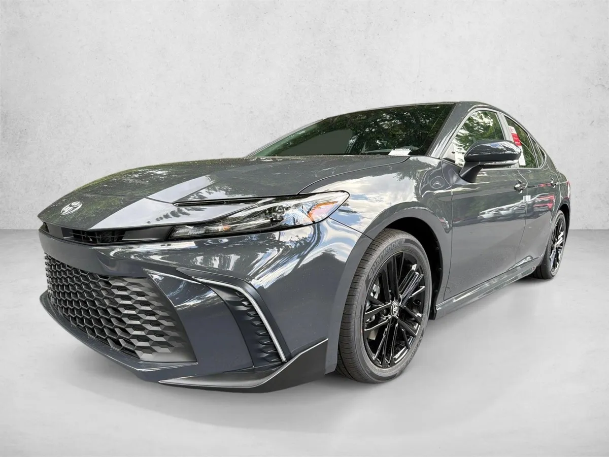 2026 Toyota Camry SE thumbnail 7