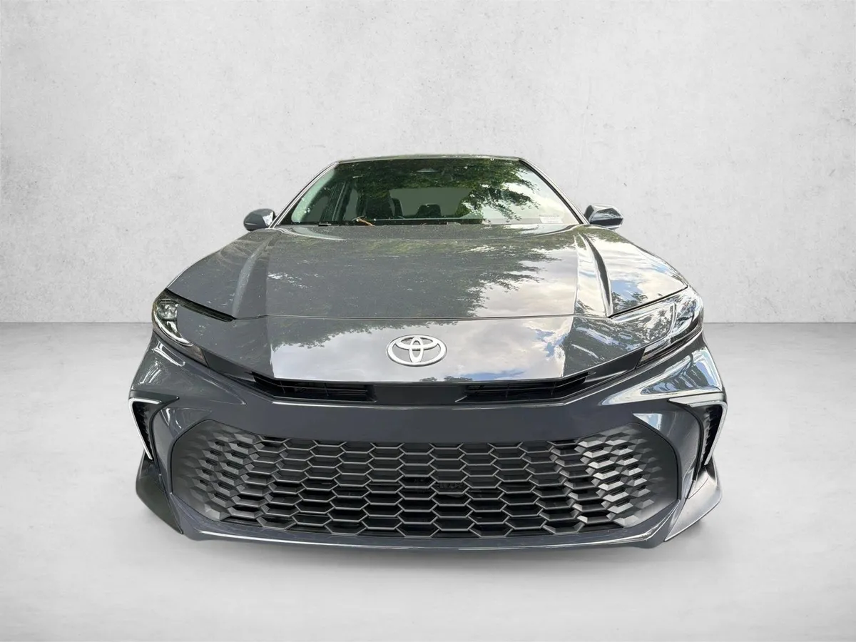 2026 Toyota Camry SE thumbnail 8