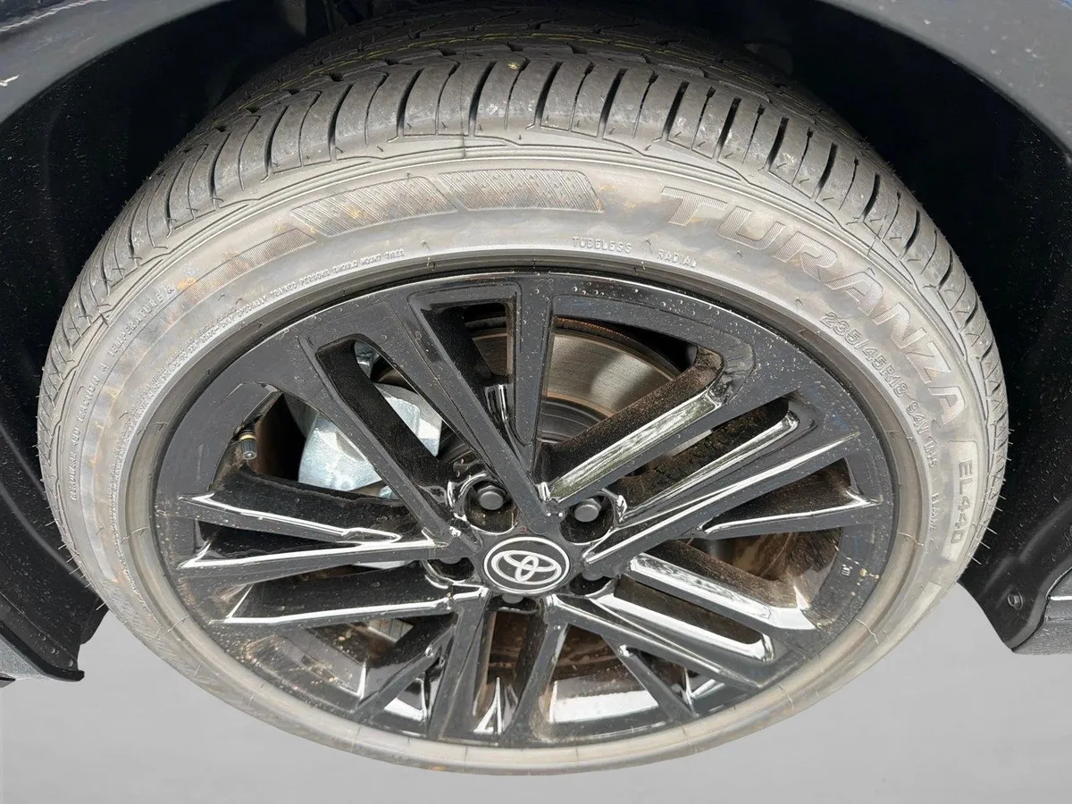 2026 Toyota Camry SE thumbnail 11