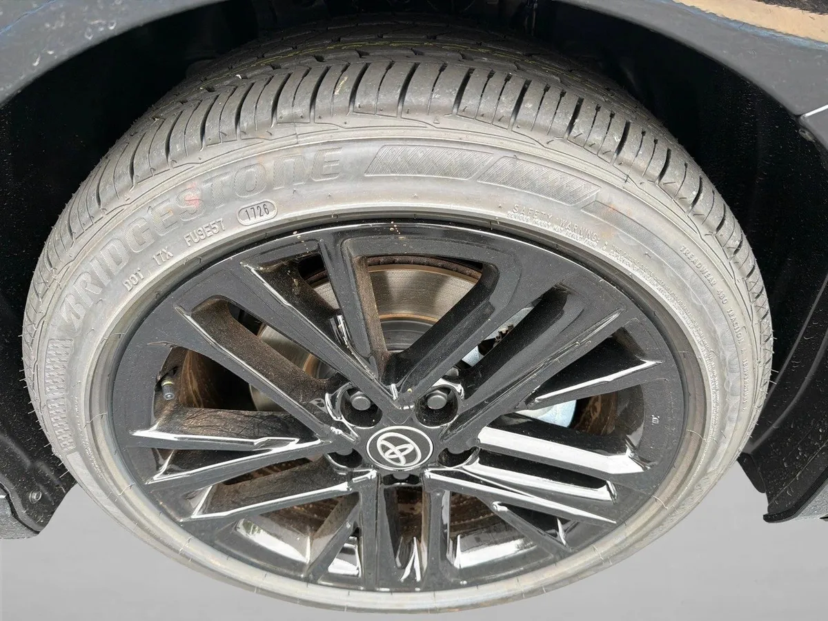 2026 Toyota Camry SE thumbnail 12