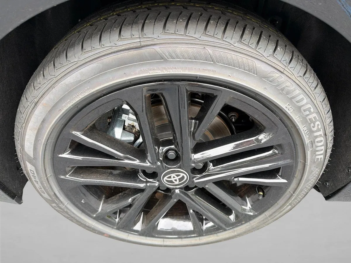 2026 Toyota Camry SE thumbnail 17