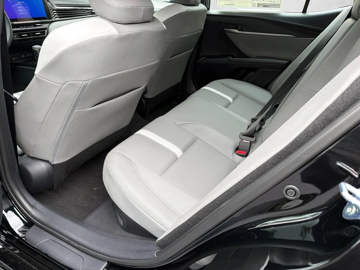 2026 Toyota Camry SE thumbnail 20