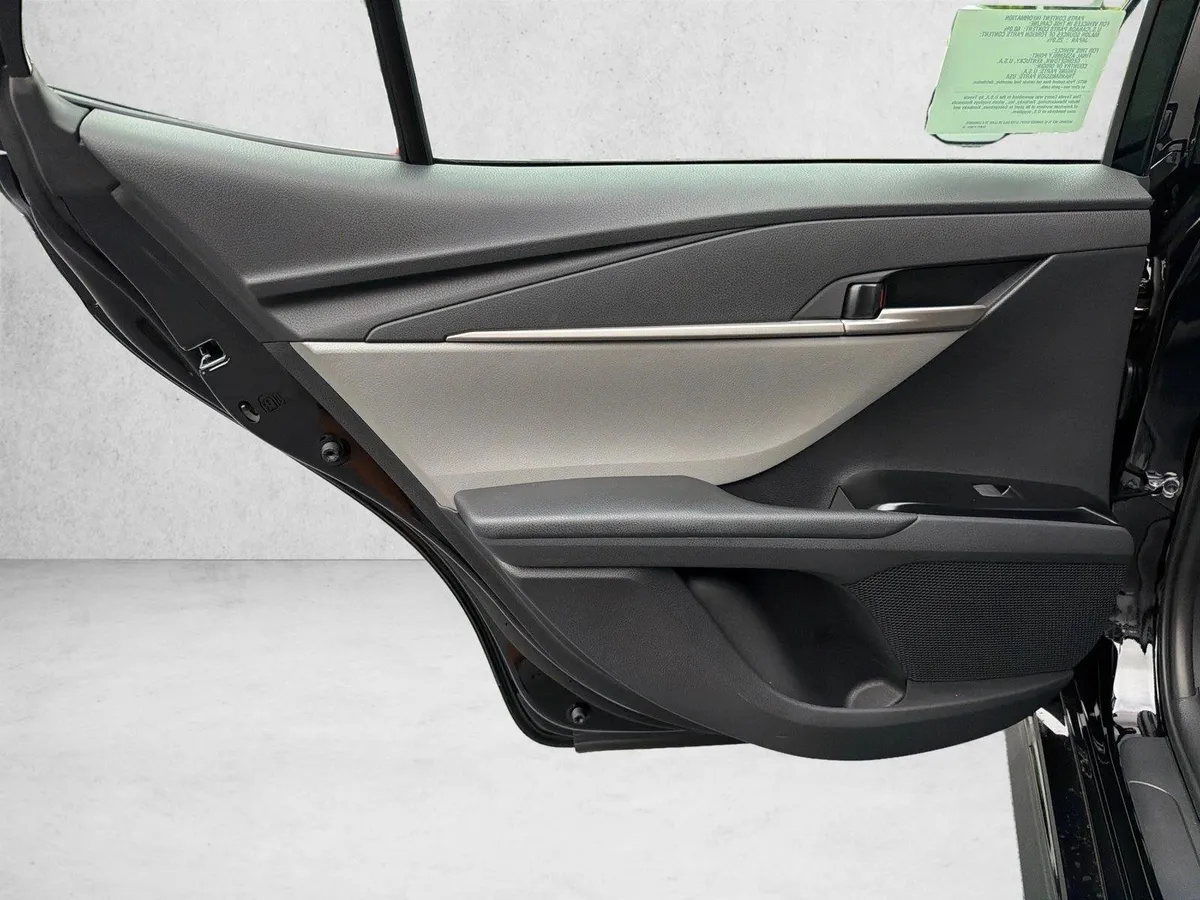 2026 Toyota Camry SE thumbnail 21