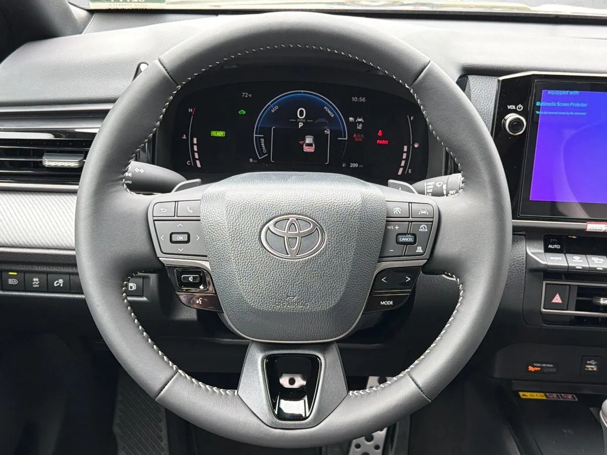 2026 Toyota Camry SE thumbnail 23